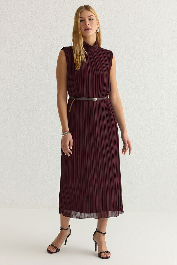 Trendyol Vestido midi plisado burdeos