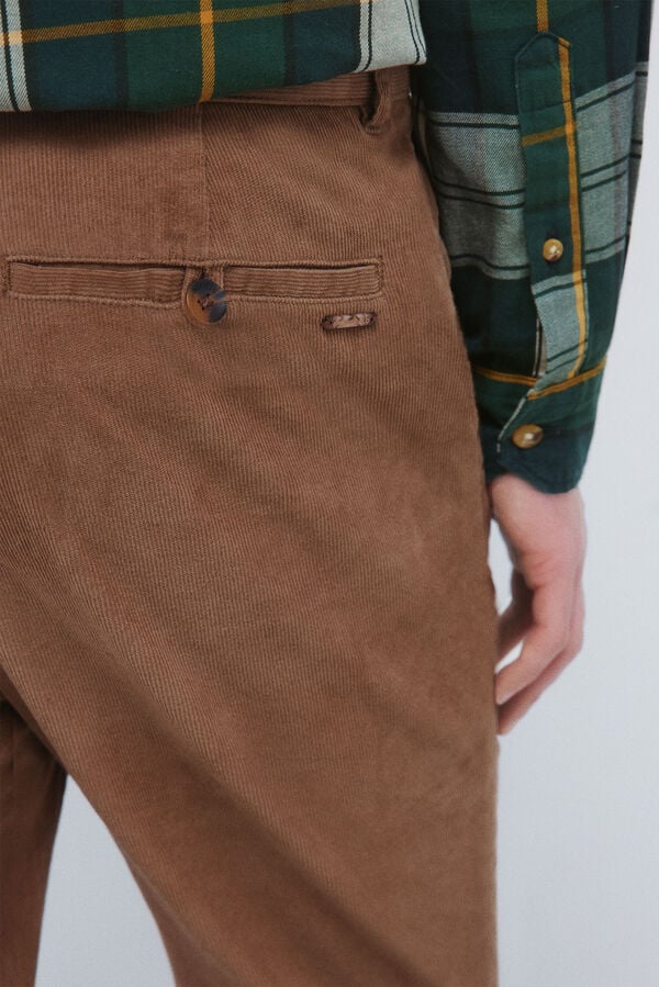 Springfield Cal&ccedil;as chino slim fit de veludo cotel&ecirc; micro castanho