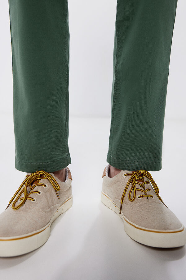 Springfield Pantal&oacute;n chino color comfort slim fit verde