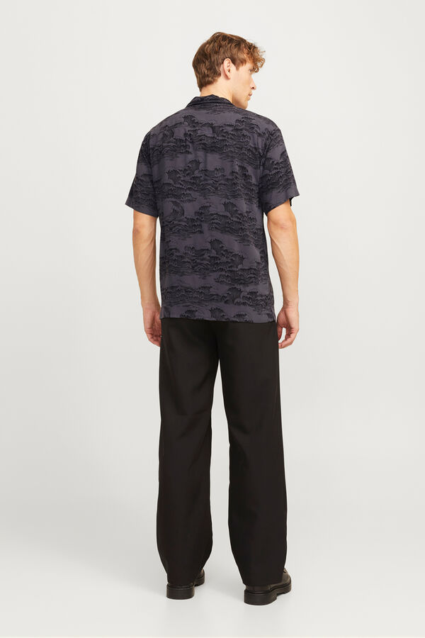 Jack & Jones Camisa estampada com corte descontra&iacute;do cinzento