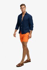 Superdry Ba&ntilde;ador liso b&aacute;sico con logo naranja
