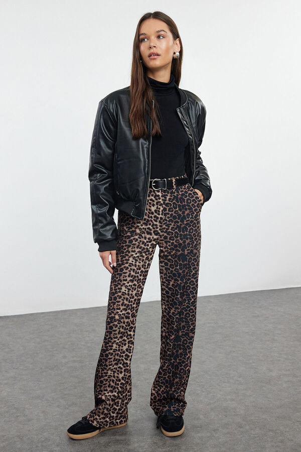 Trendyol Pantalones animal print tostado