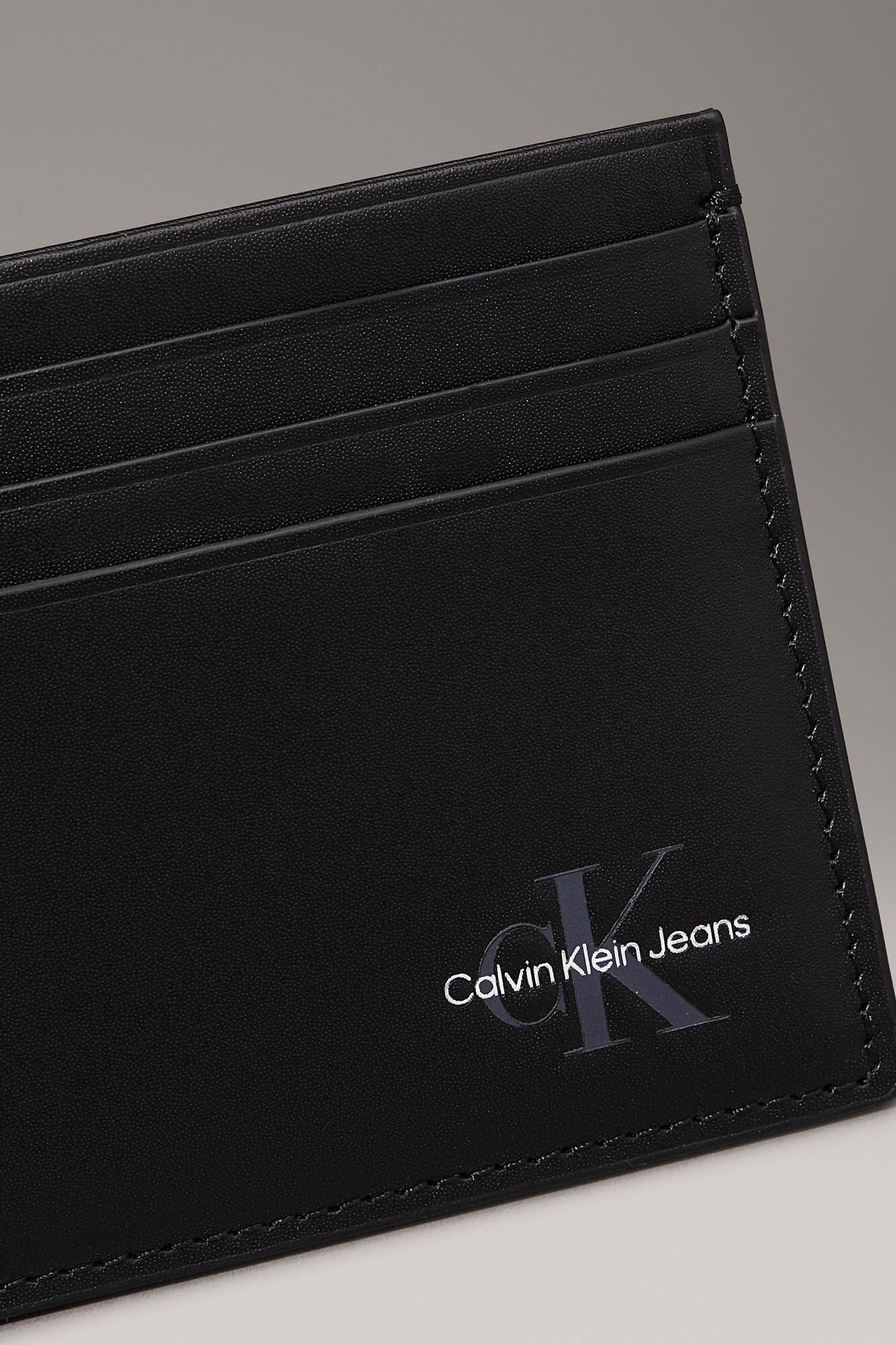 CK Jeans Monedero minimalista.