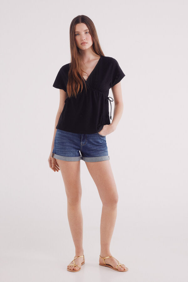 Springfield Top bordado suizo lazos cintura negro