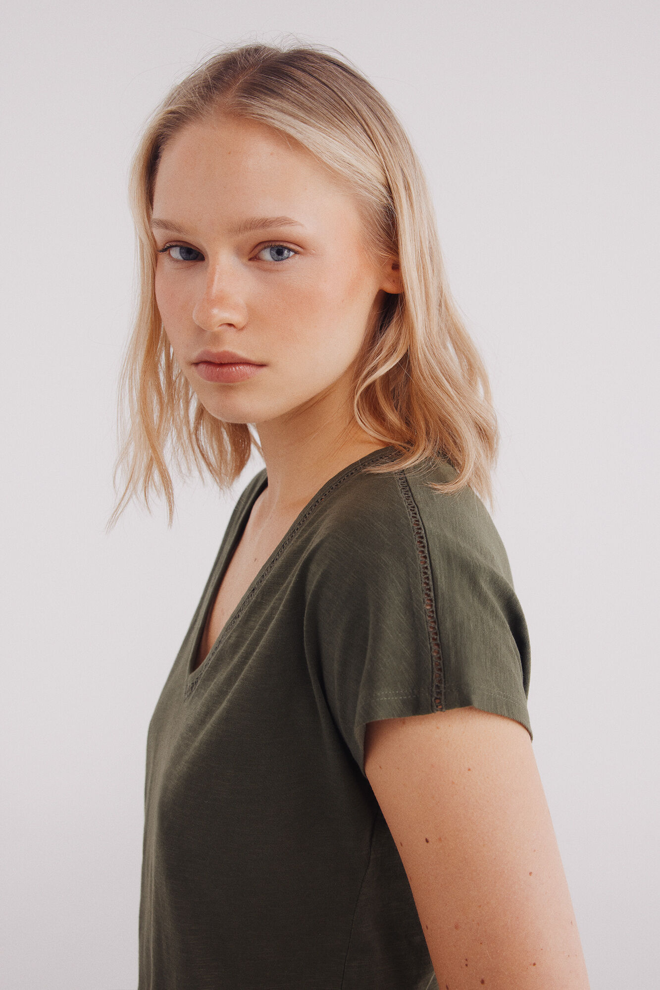 Springfield Camiseta escote pico crochet algod&oacute;n