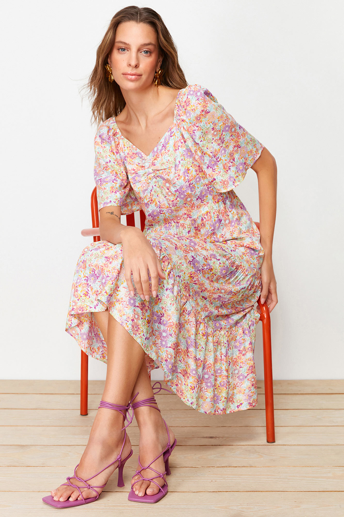 Trendyol Vestido midi decote cora&ccedil;&atilde;o