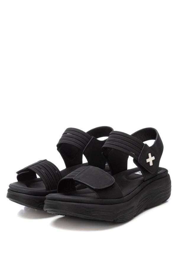 XTI Sandalia tiras el&aacute;sticas velcro negro