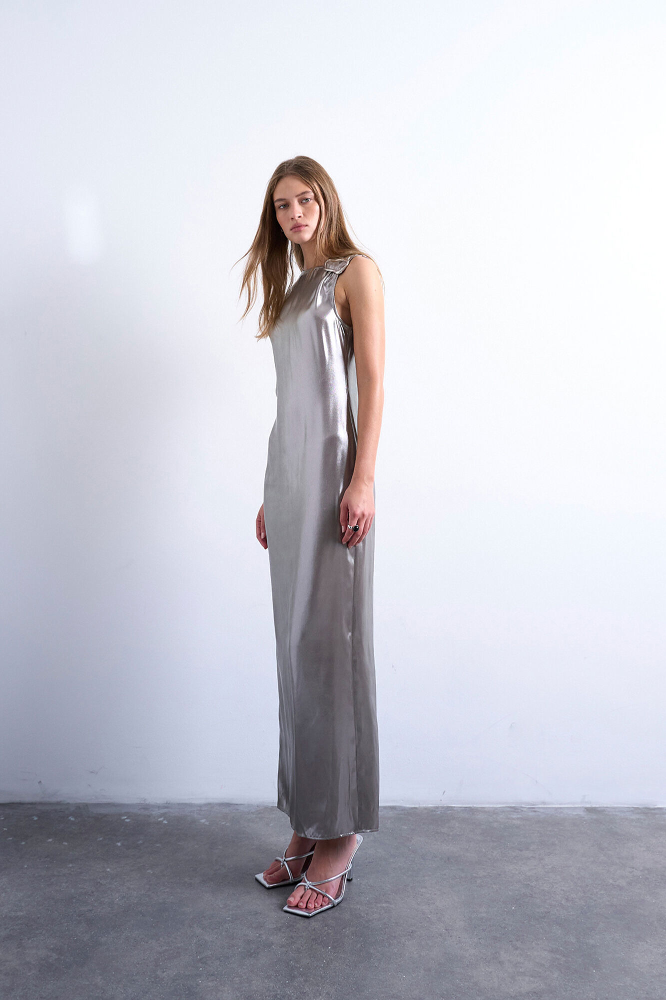 Topshop Vestido largo con hebilla metalica en el hombro