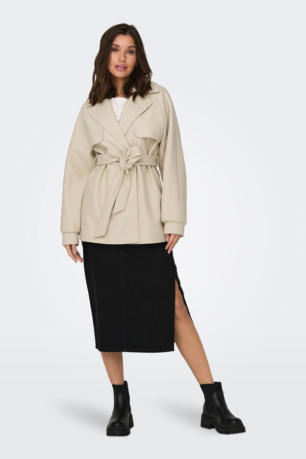 Only Abrigo corto cintur&oacute;n tostado