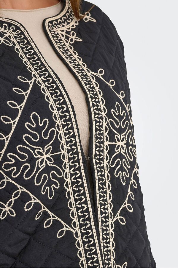JDY Chaqueta acolchada bordada negro