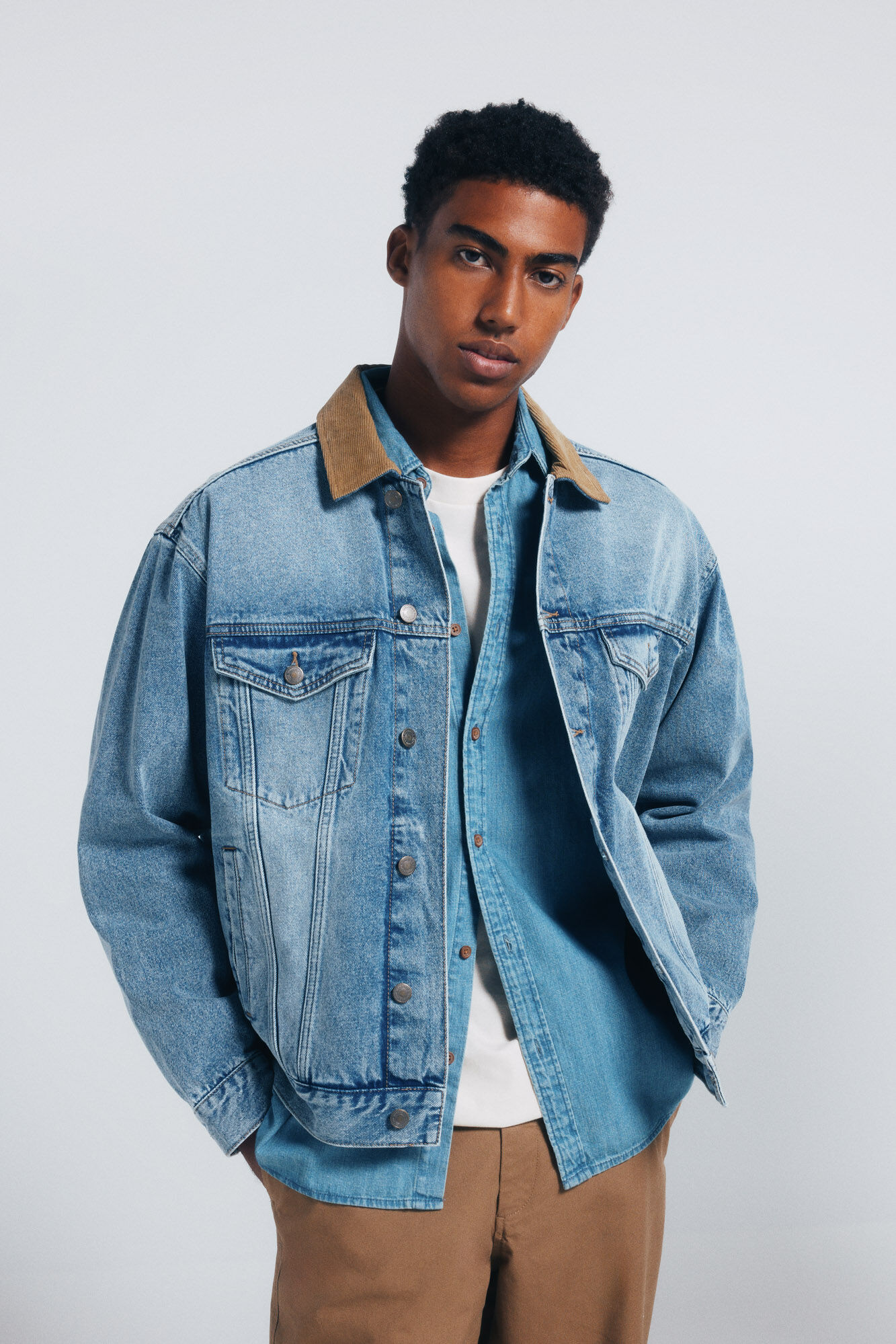 Springfield Jaqueta jeans oversized com gola contrastante