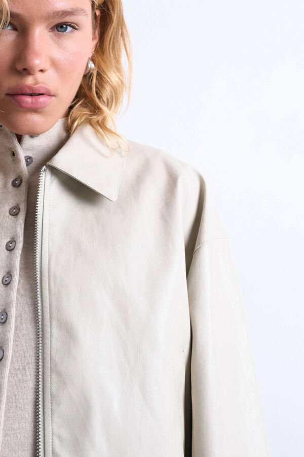 Topshop Blus&atilde;o curta com acabamento revestido (poli&eacute;ster com revestimento de poliuretano) branco