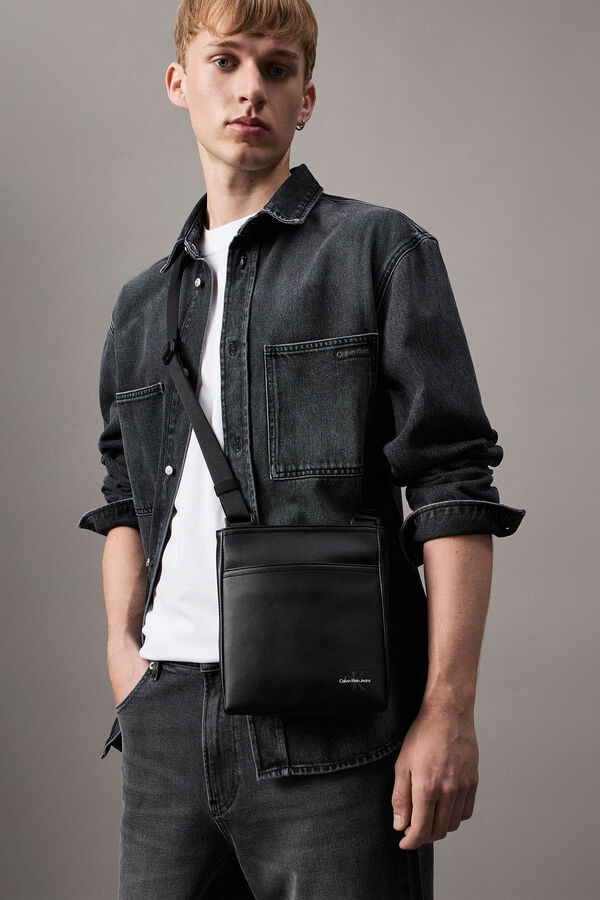 Calvin Klein Bolso bandolera de Calvin Klein. negro