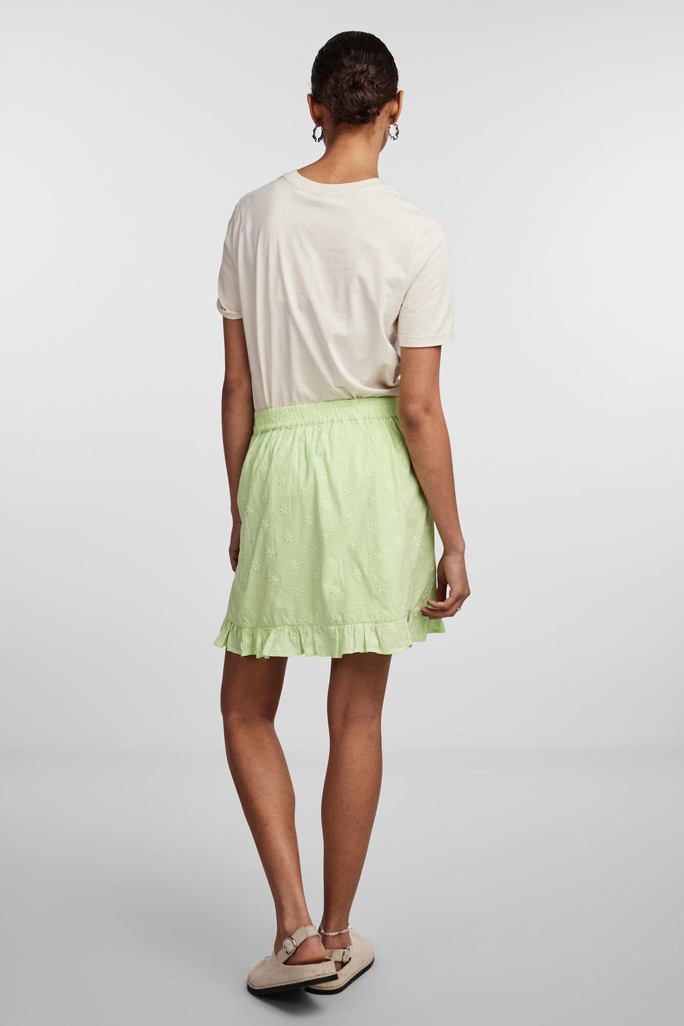 Pieces Falda corta mujer