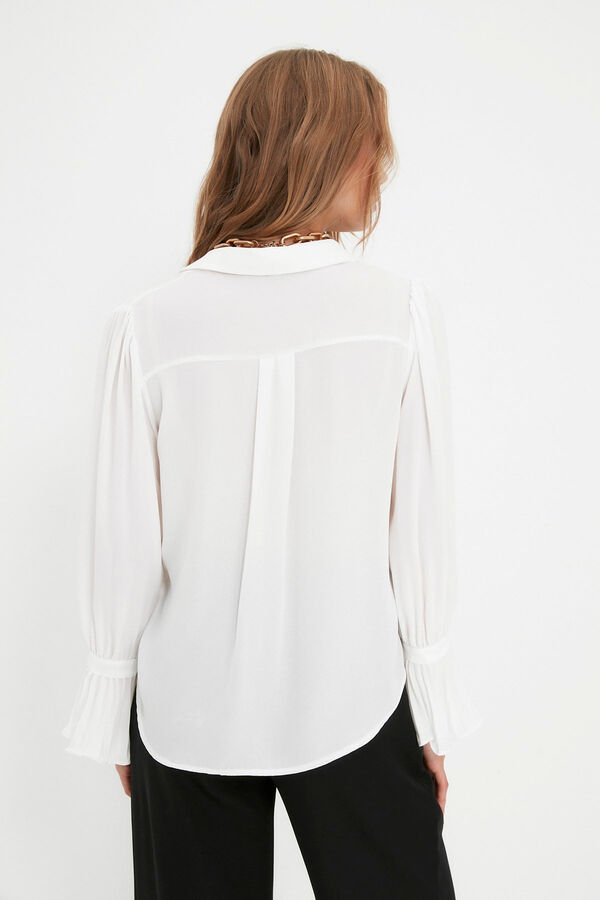 Trendyol Blusa fluida marfil