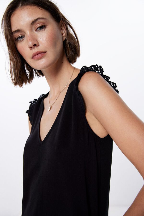 Springfield Camiseta Pico Volante Lace negro