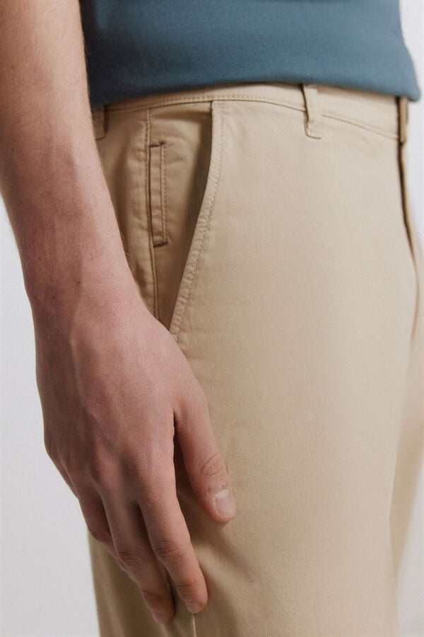 Springfield Pantal&oacute;n chino ligero comfort slim fit beige