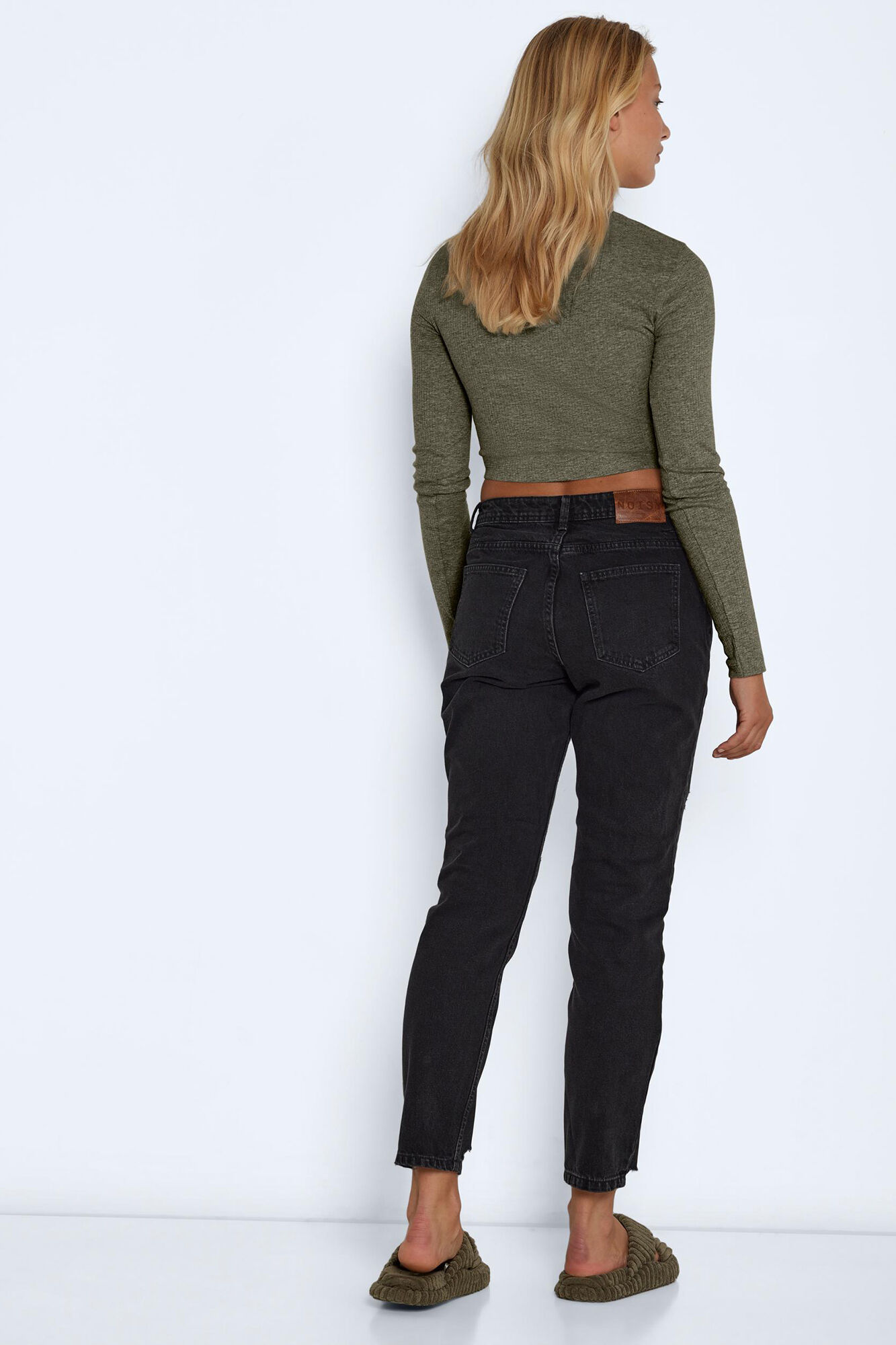 Noisy May Top cropped de manga comprida 