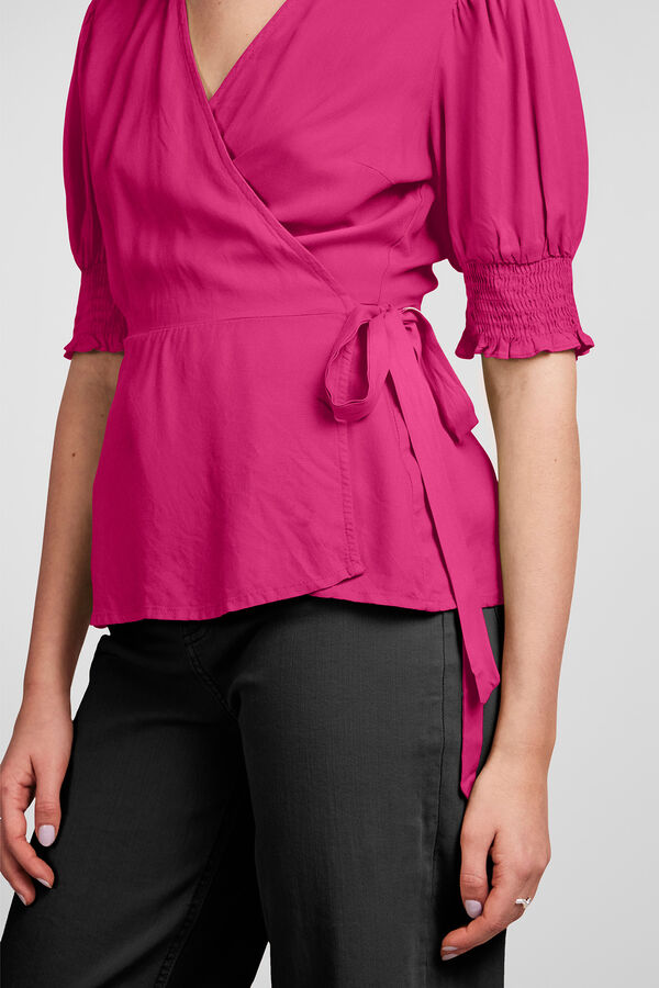 Pieces T-shirt com decote cruzado. rosa