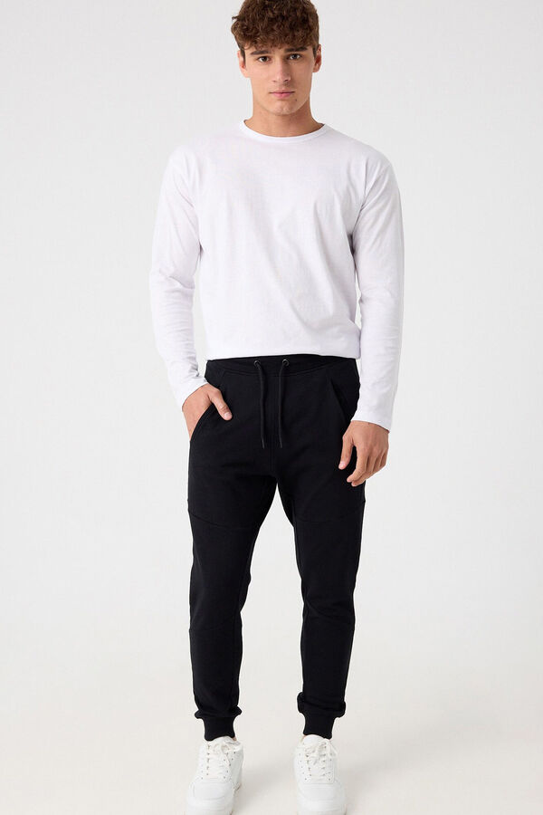 Inside Pantal&oacute;n Deportivo negro