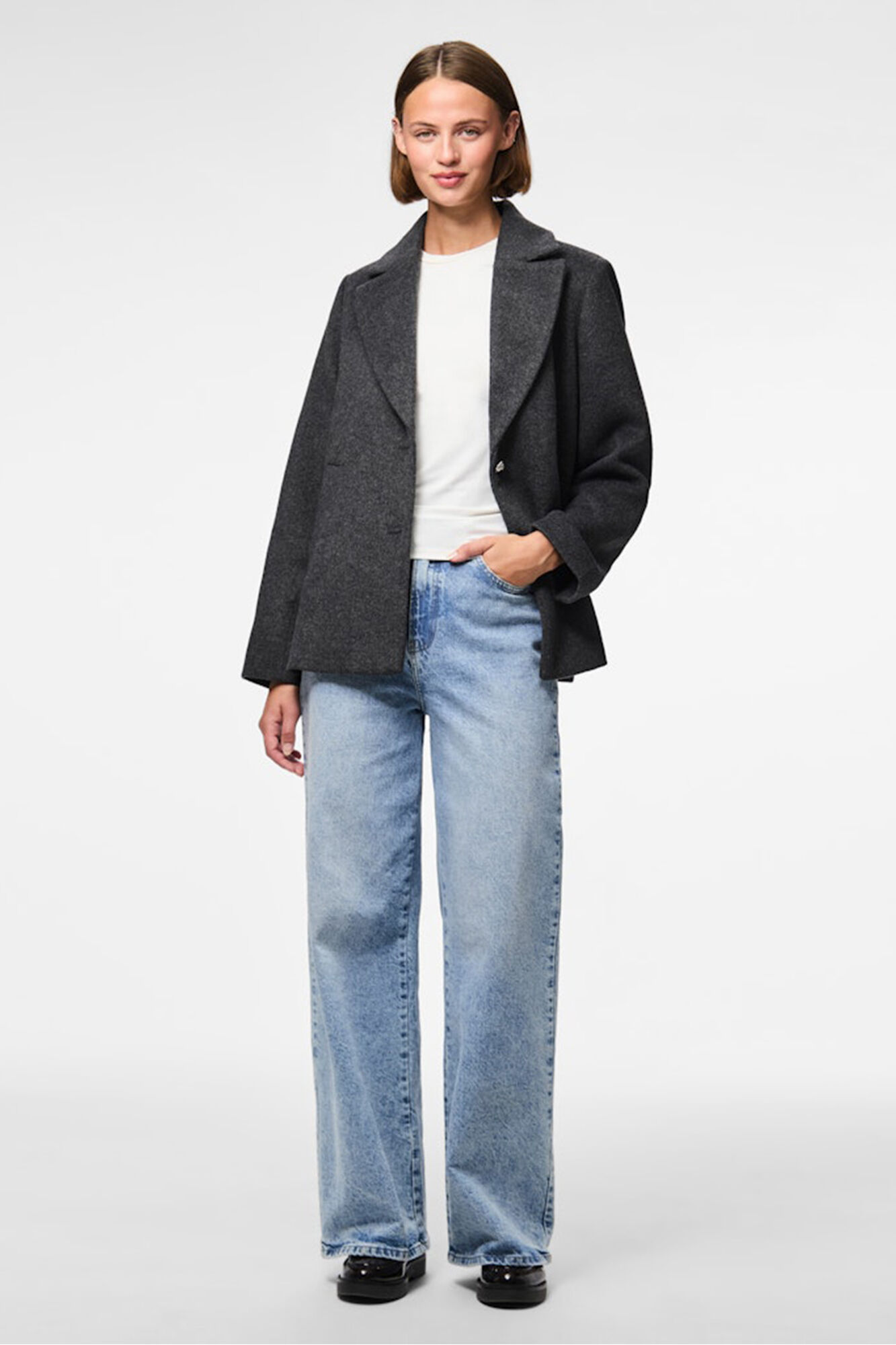 Pieces Sobretudo curto de tecido com bot&otilde;es de flores