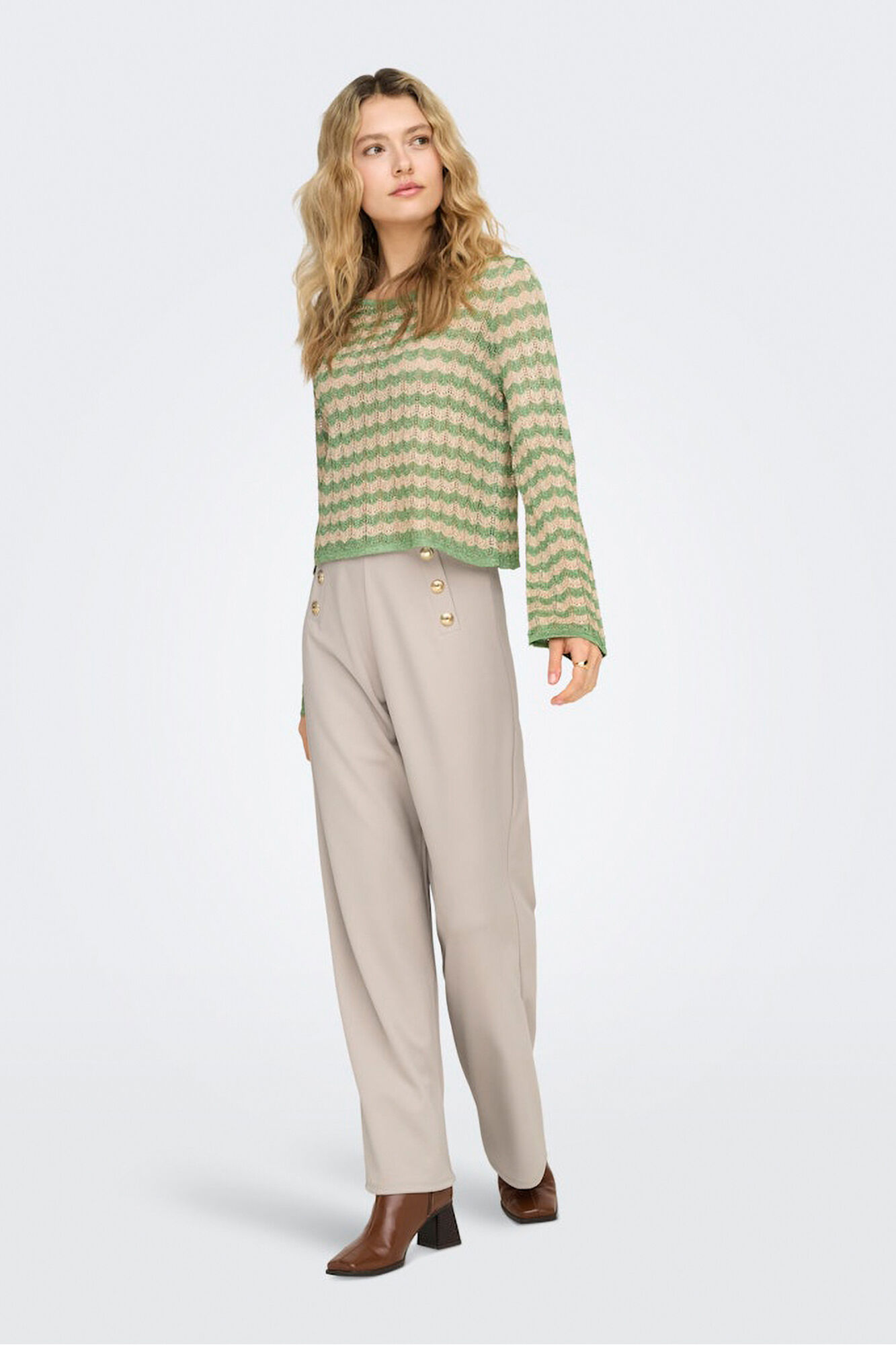 Only Cal&ccedil;a larga com bot&otilde;es