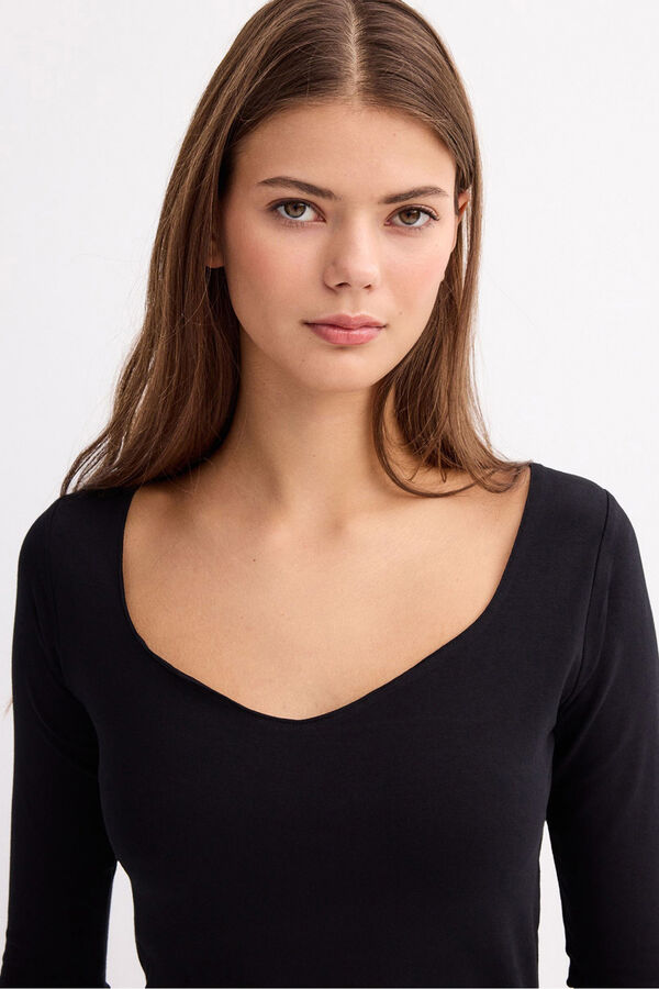 Inside Camiseta Escote Coraz&oacute;n negro