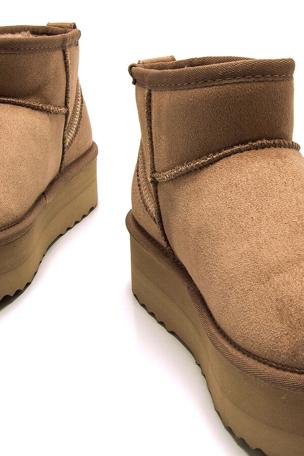 MTNG Bot&iacute;n apreski Nivia kaki