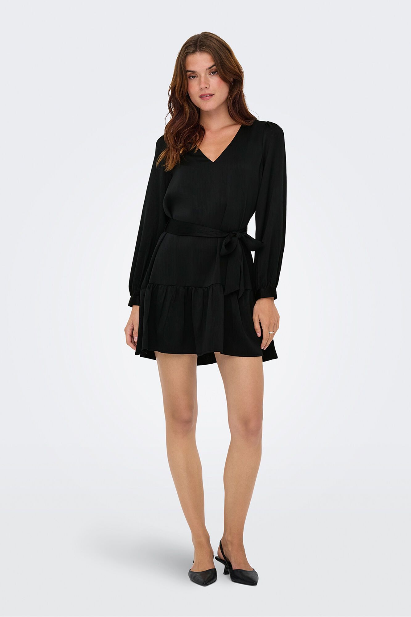 Only Vestido corto con cintur&oacute;n