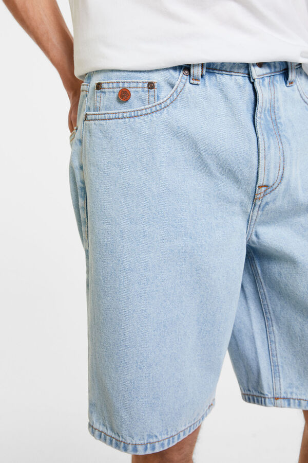 Springfield Bermudas jeans regular relax lavagem clara azul indigo