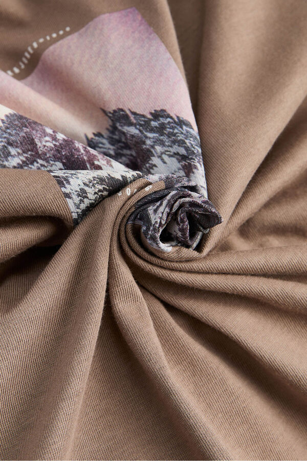 Jack & Jones PLUS Camiseta b&aacute;sica con estampado marr&oacute;n