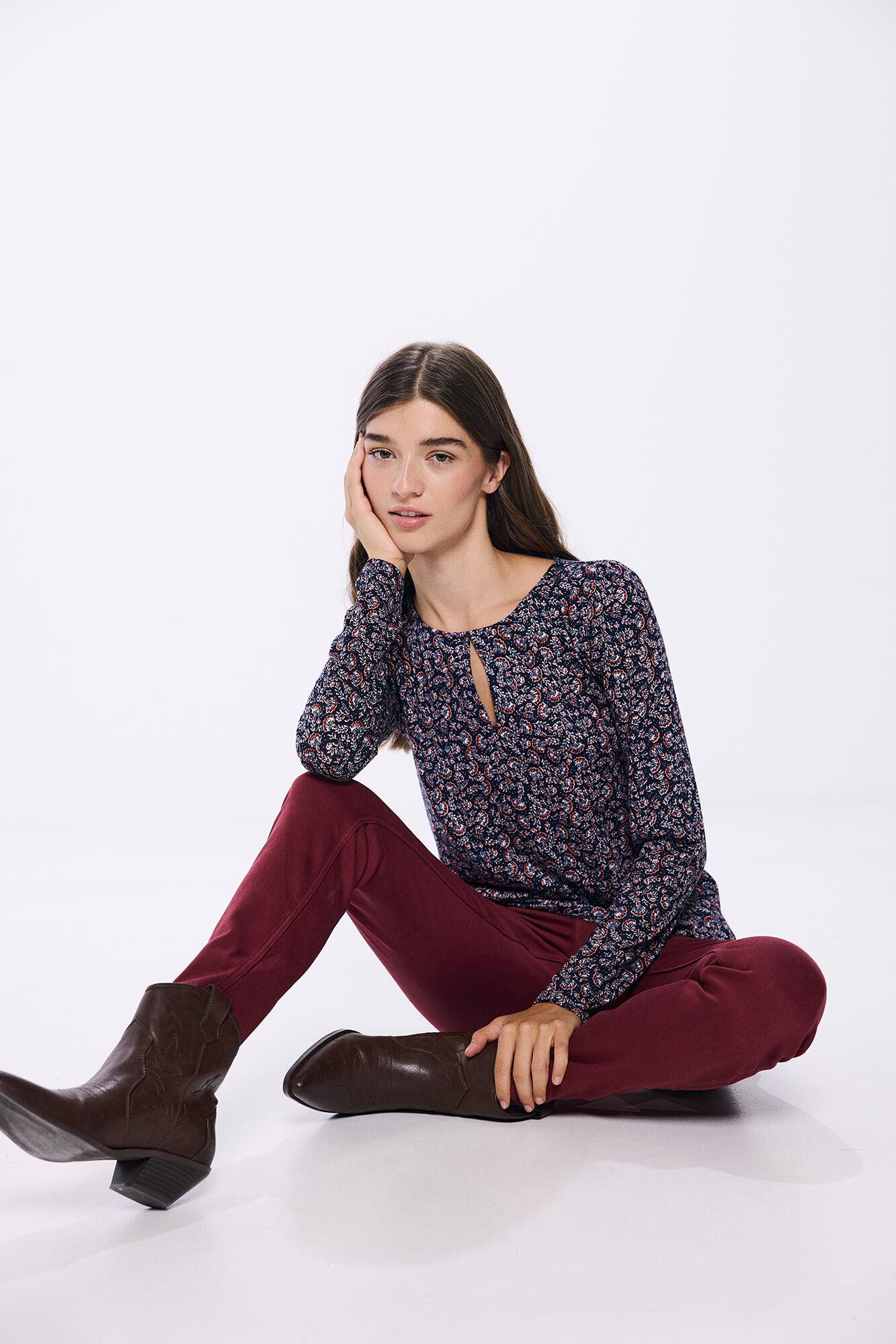 Springfield Camiseta abertura escote punto cortado