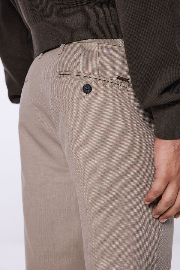 Springfield Pantal&oacute;n chino vestir comfort slim fit nude