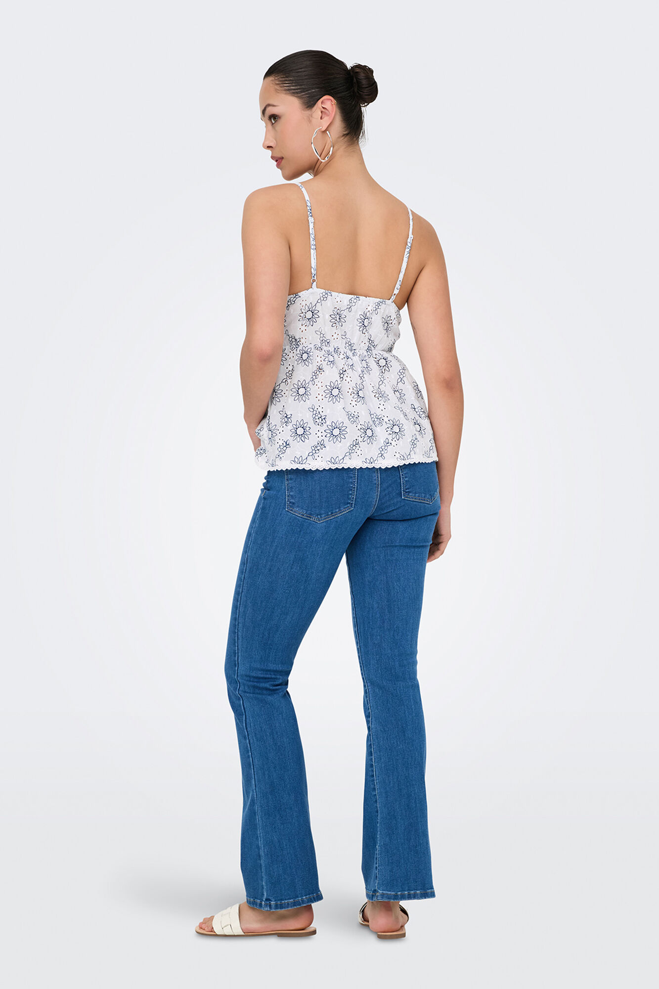 Only Blusa bordada perfurada