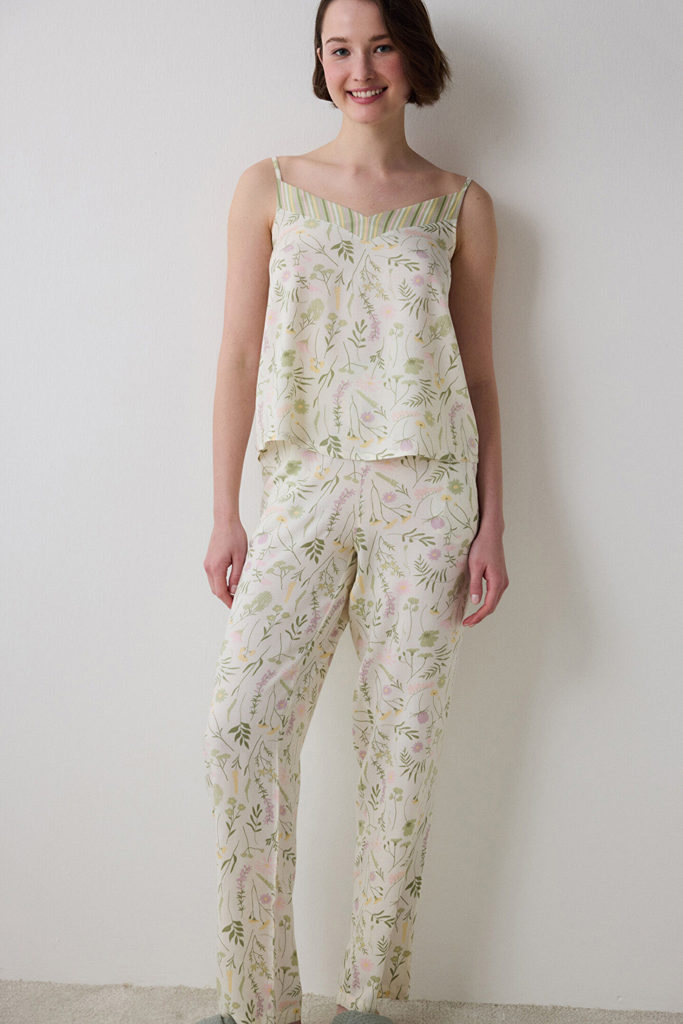 Penti pijama com al&ccedil;as florais