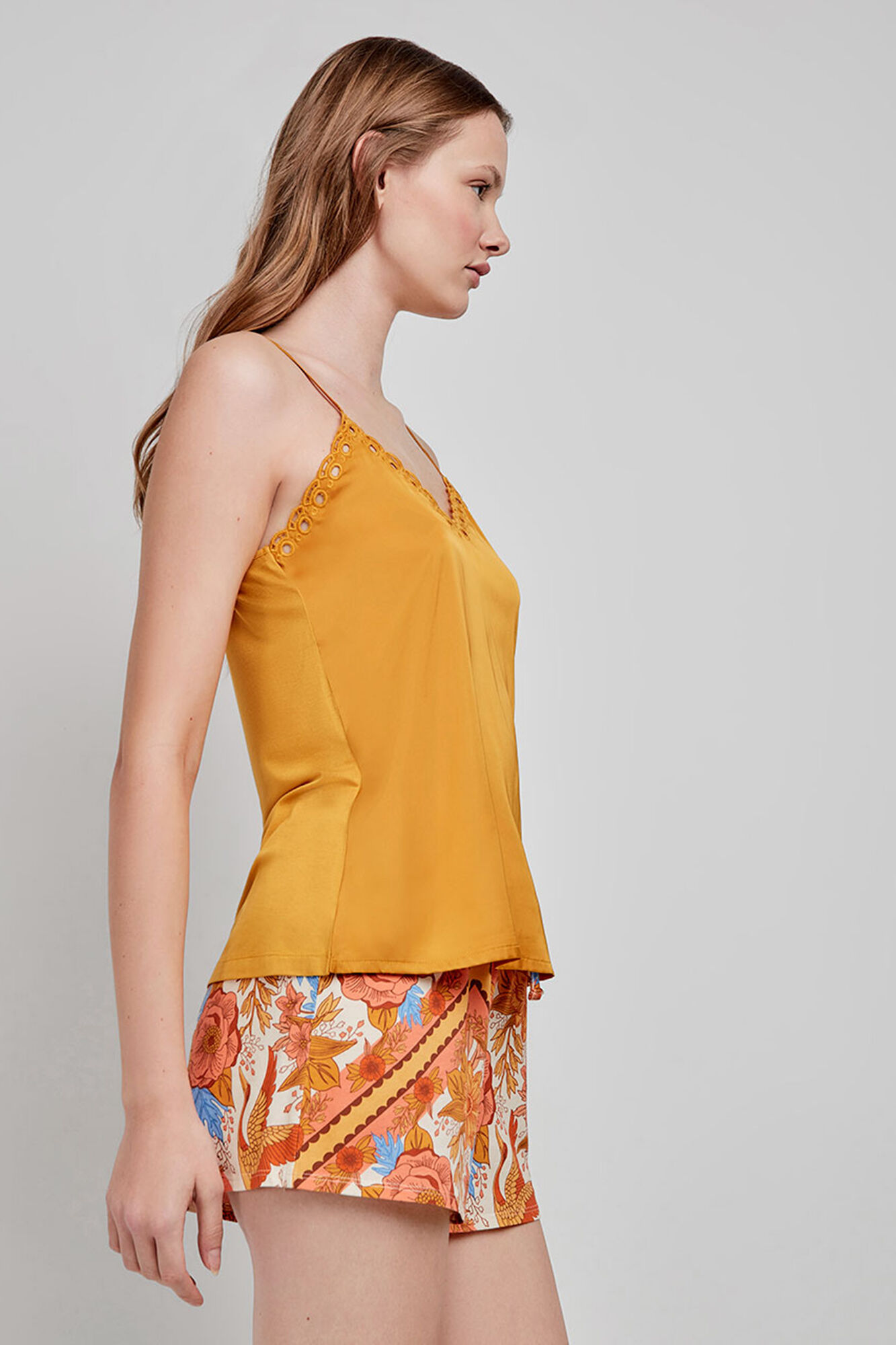 Gisela Camiseta pijama tirantes satinada amarillo