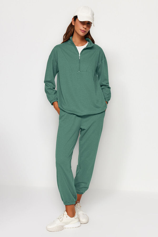 Trendyol Conjunto ch&aacute;ndal verde sudadera y pantal&oacute;n kaki