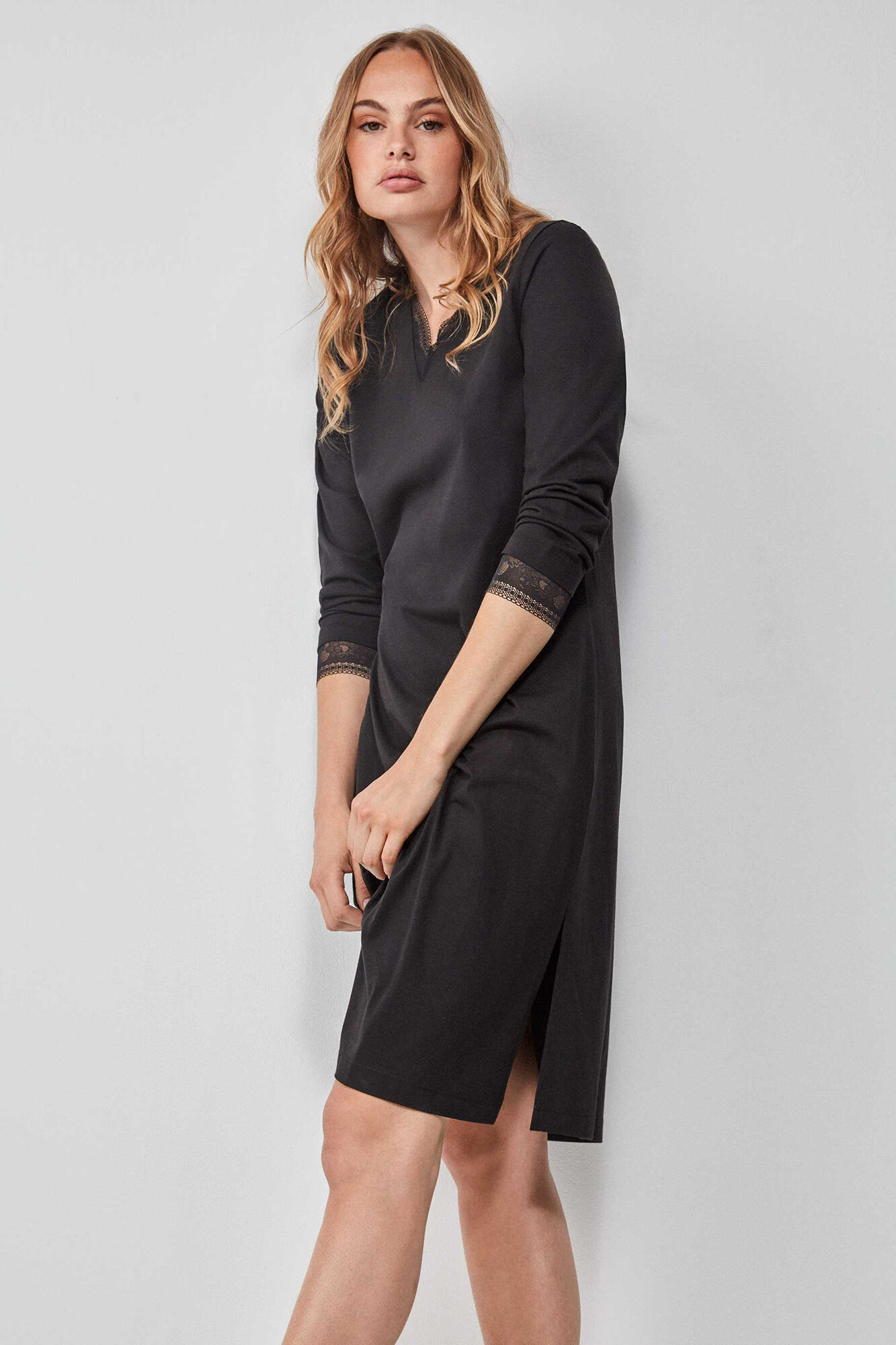 Gisela Camis&oacute;n largo detalle encaje