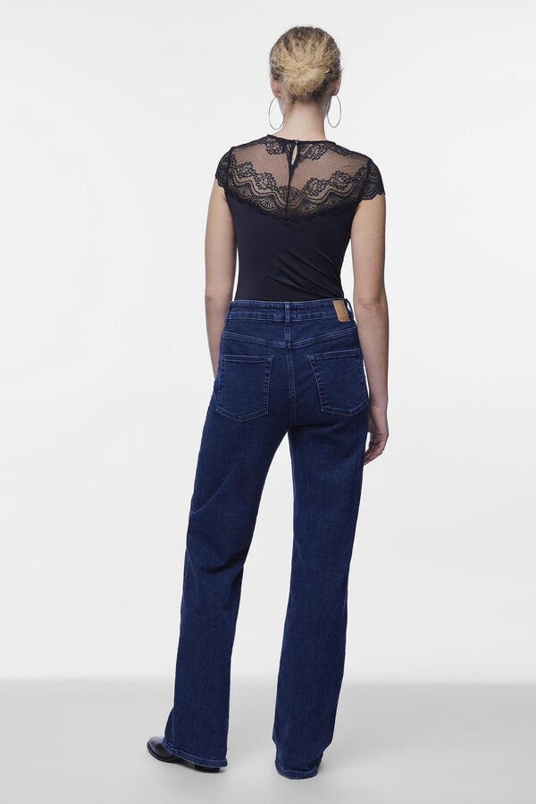 Pieces Body com decote estilo lingerie e manga curta. preto