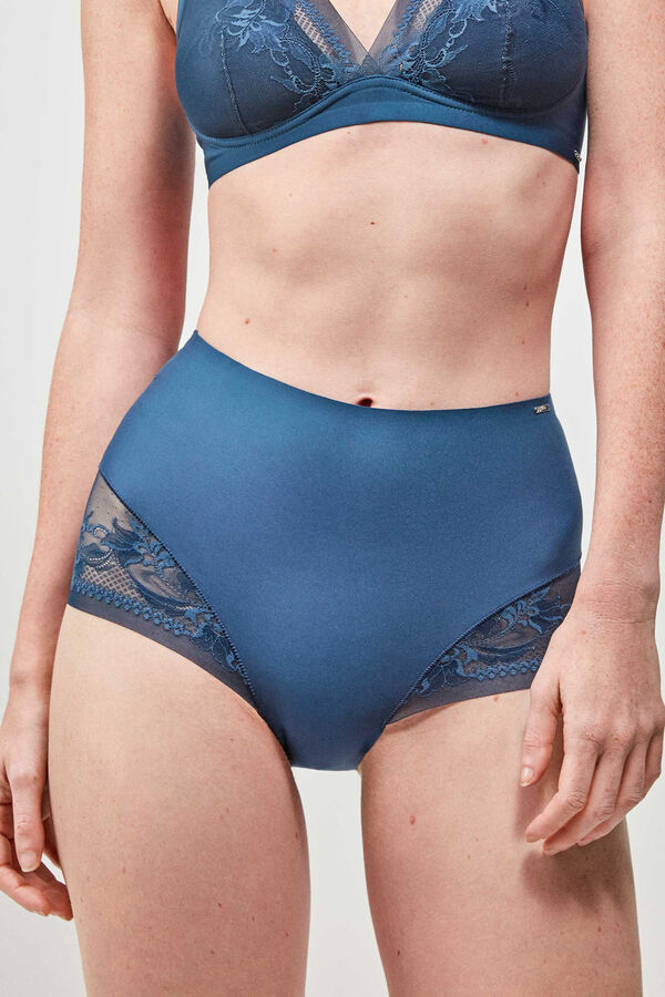 Gisela Braga alta invisible azul