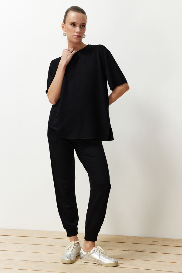 Trendyol Conjunto pantalones y camiseta negro liso negro
