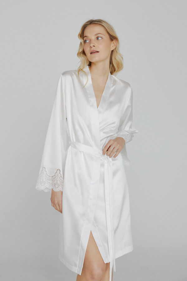 Ivette Bridal Robe de mulher Ivette Bridal curto acetinado em branco bege