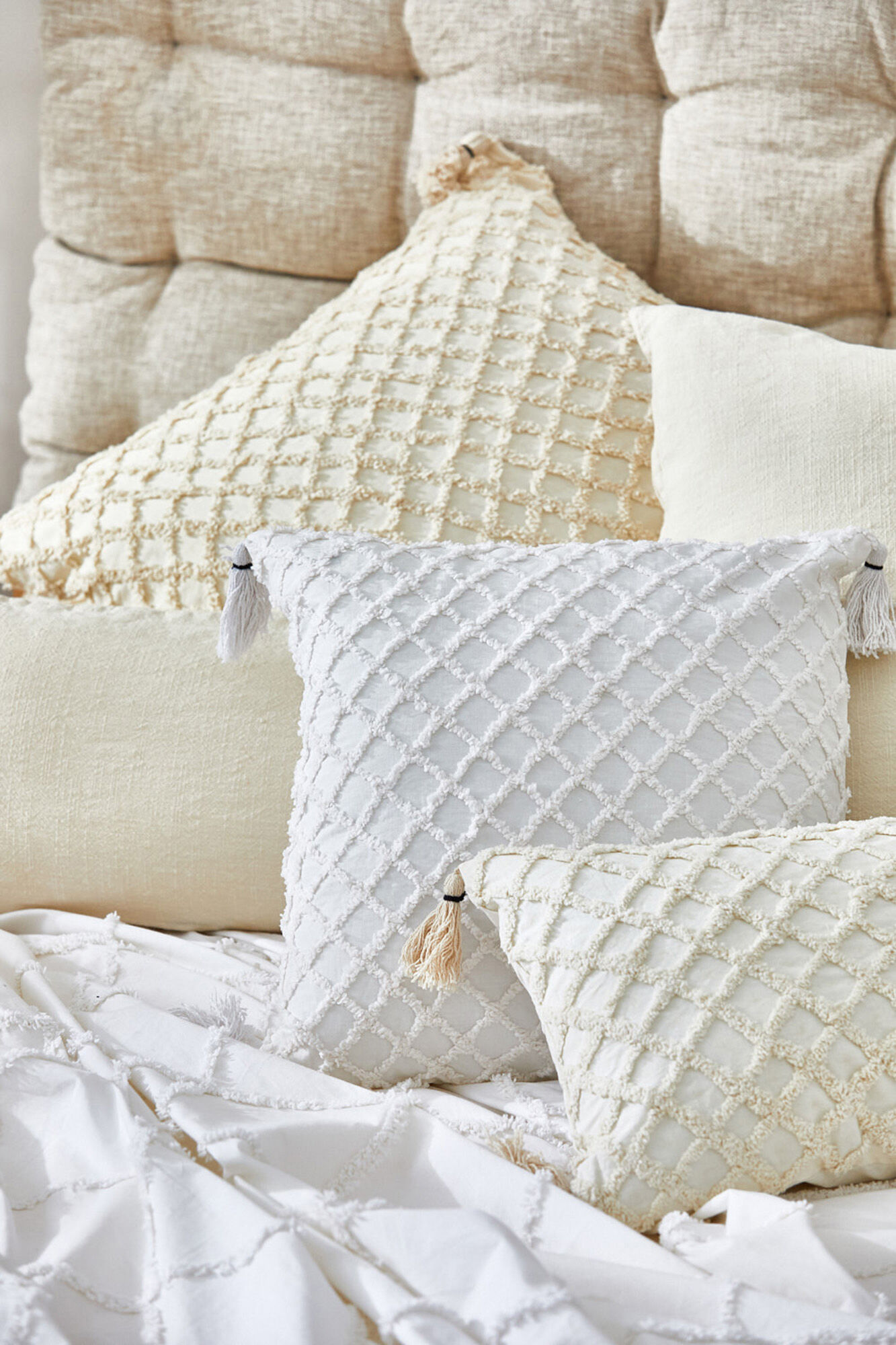 Calma House Funda de coj&iacute;n con relieve de rombos crudo Royal