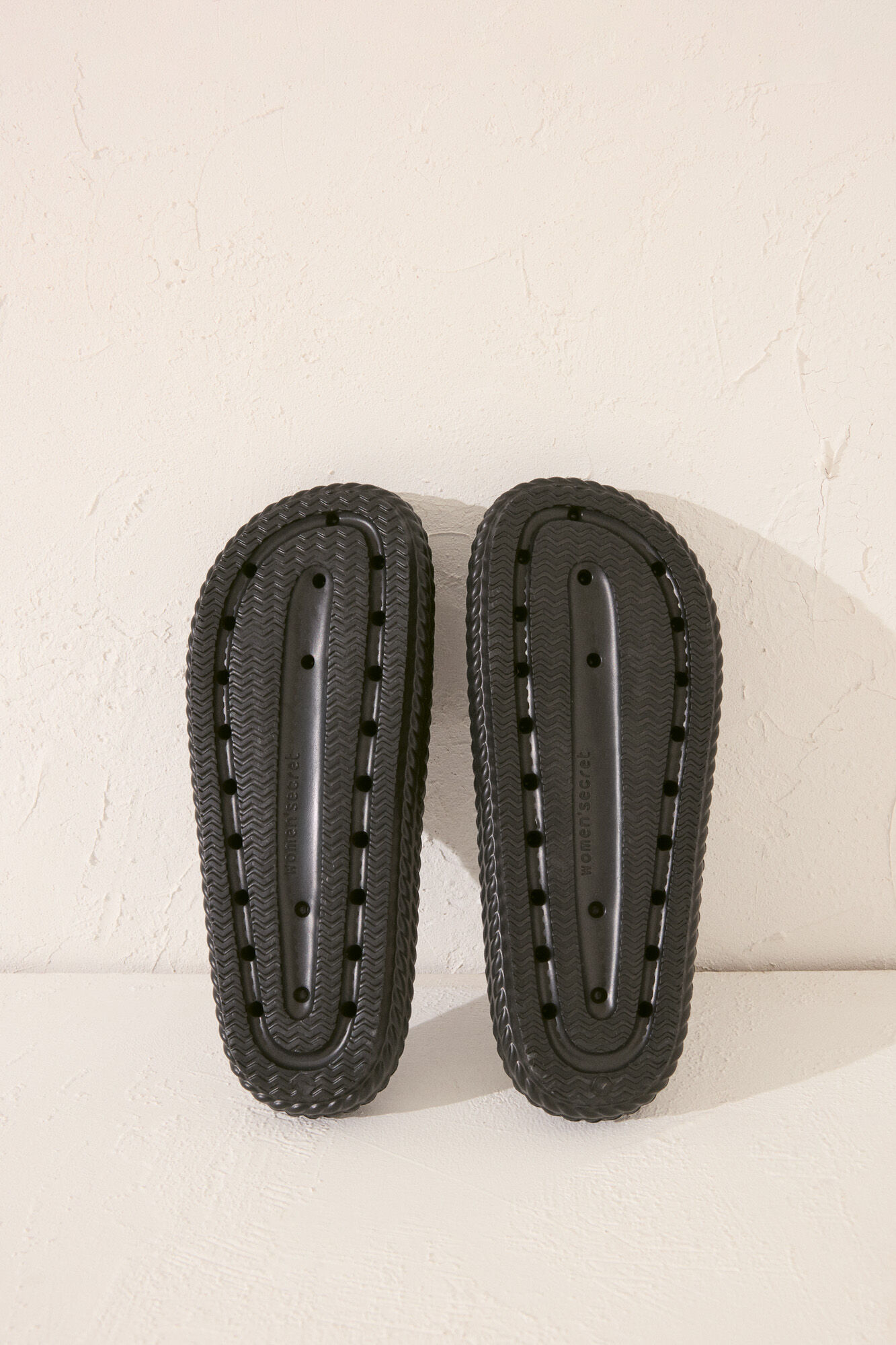 Women'secret Sand&aacute;lias plataforma pretas