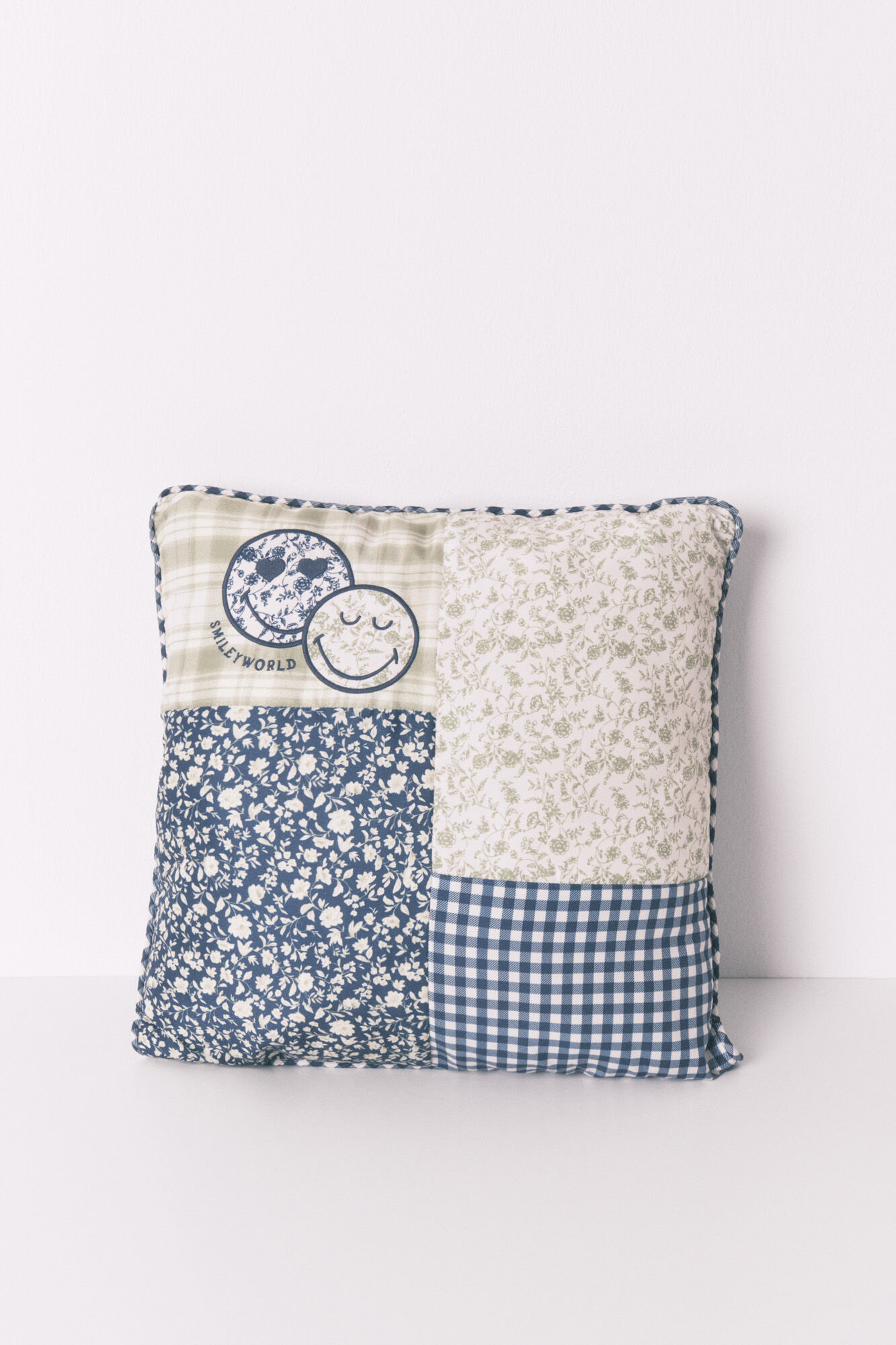 Women'secret Almofada de patchwork multicolorida SmileyWorld&reg;