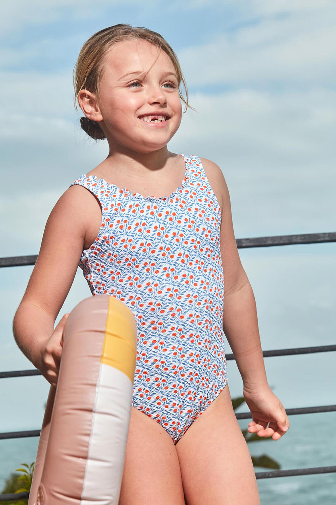 Gocco Ba&ntilde;ador estampado ramas flor blanco