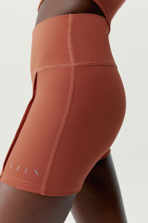 Born Living Yoga Pantal&oacute;n corto Sayani naranja