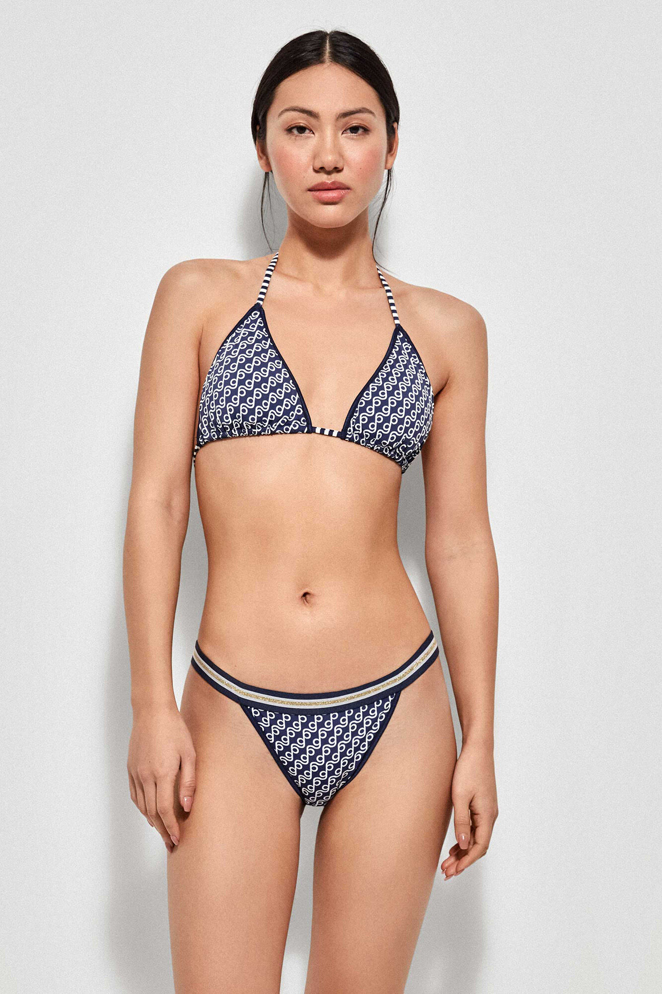 Gisela Braguita bikini rayas