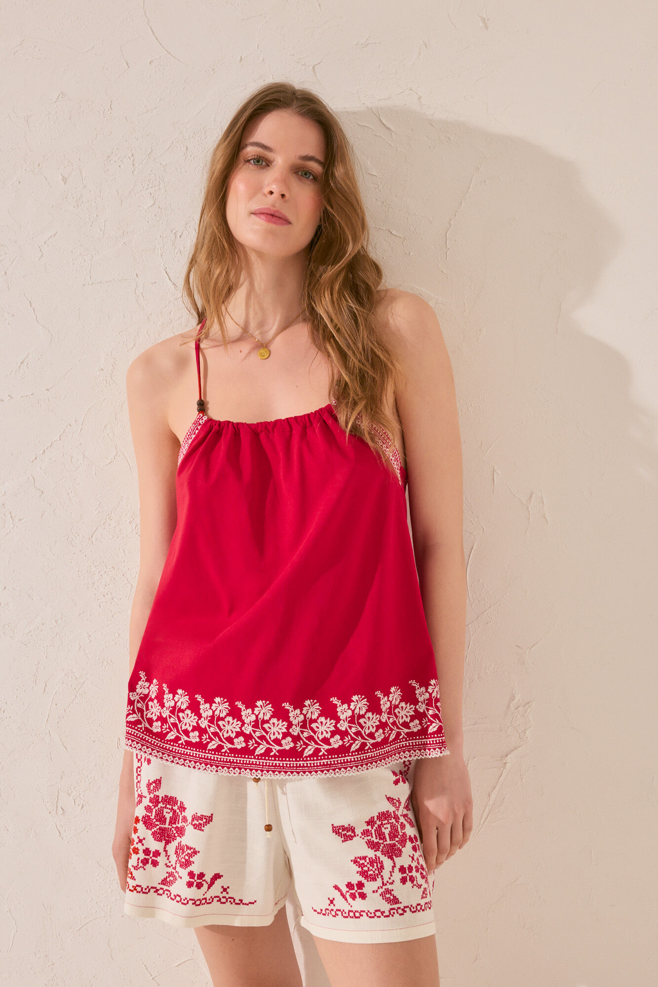 Women'secret Camiseta tirantes 100% algod&oacute;n rojo bordado