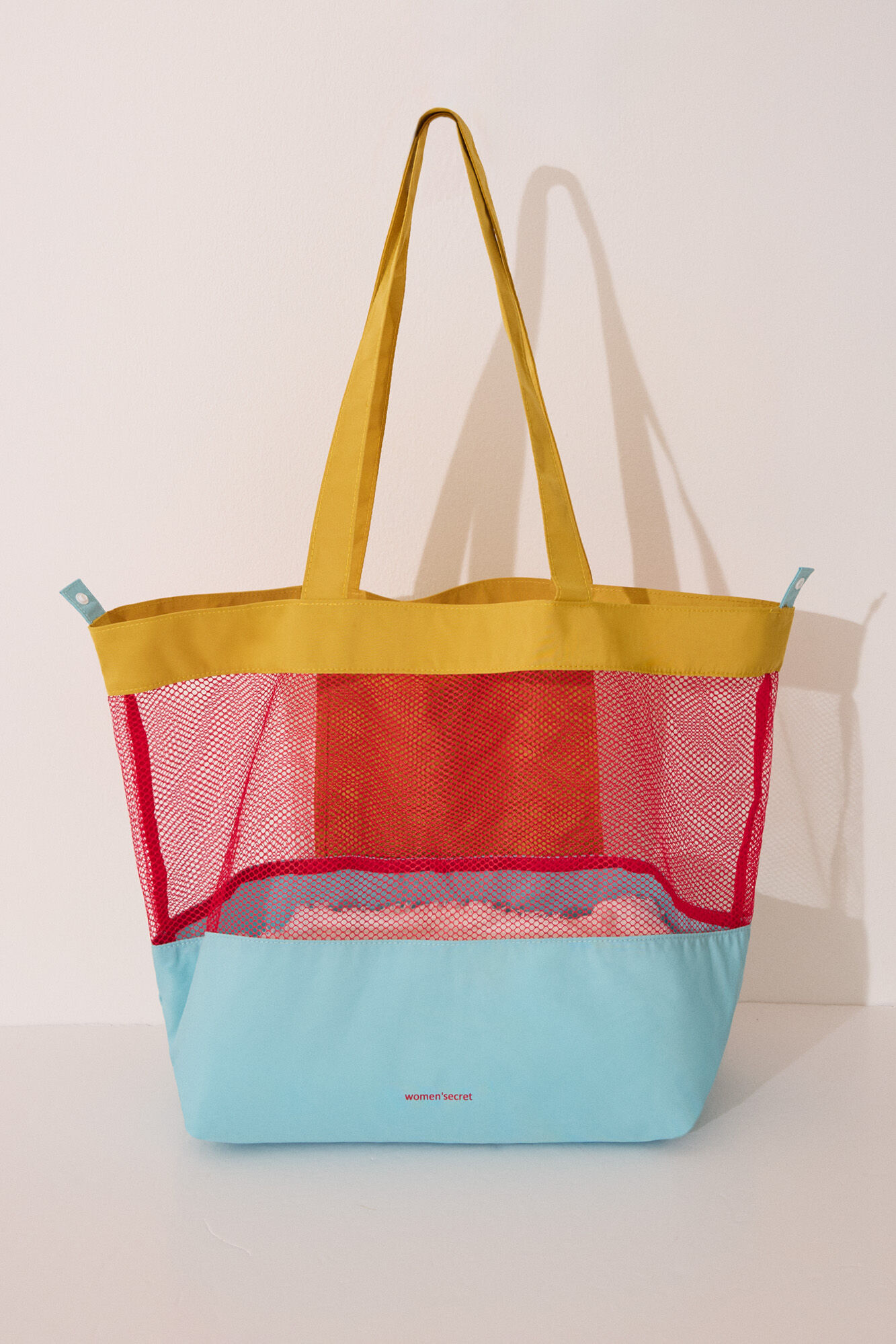 Women'secret Bolso mesh y nylon estampado blanco